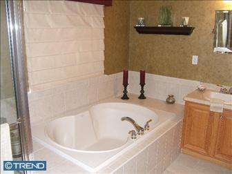 26 Stoneham Dr, Delran, NJ 08075 photo 3