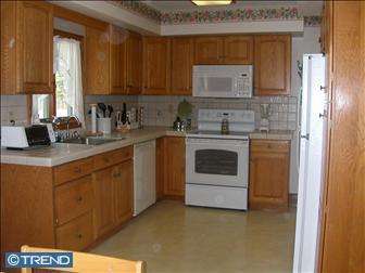 111 Nancy Ln, Ewing, NJ 08638 photo 2