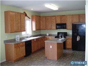 121 Amberwood Dr, Bear, DE 19701 photo 2