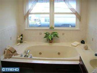 56 Pacific Ave, Sinking Spring, PA 19608 photo 9