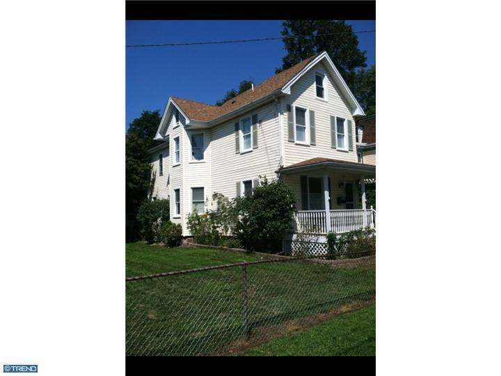 517 Broad St, Beverly, NJ 08010 photo 3
