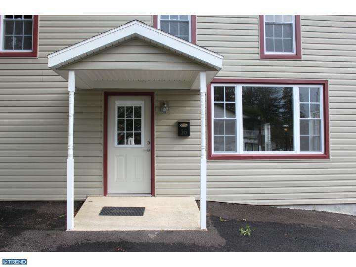 16 E Noble Ave, Shoemakersville, PA 19555 photo 1