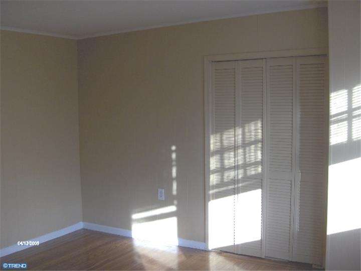 719 Long Ln, Upper Darby, PA 19082 photo 1