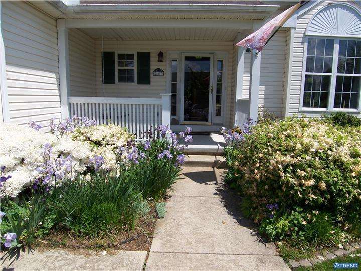 267 E Flagstone Dr, Newark, DE 19702 photo 1