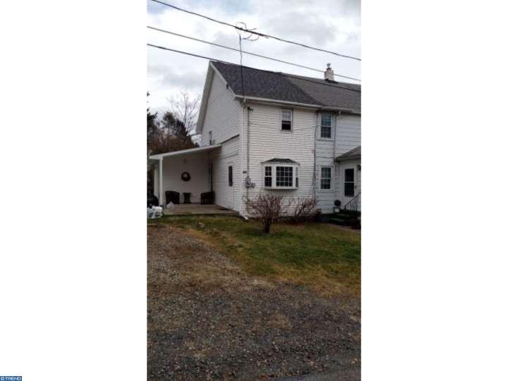 91 3rd St, Oneida, PA 18242 photo 1