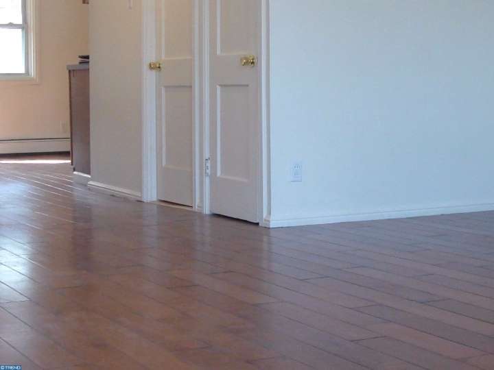 560 S 69th St, Upper Darby, PA 19082 photo 3