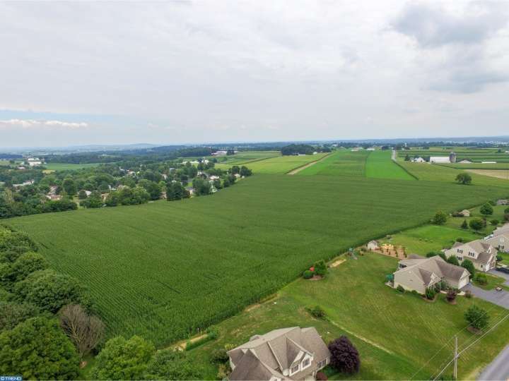 530 Oak Ln, Lititz, PA 17543 photo 1