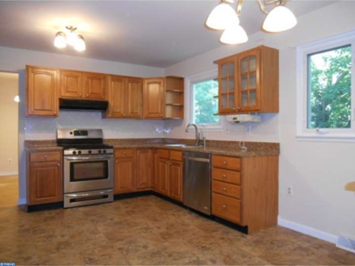 14 Baron Ave, Marlton, NJ 08053 photo 2