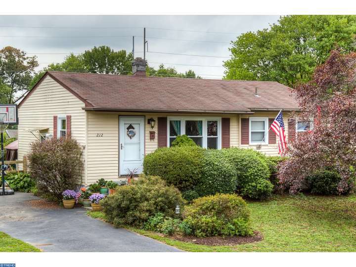 212 Durso Dr, Newark, DE 19711 photo 1