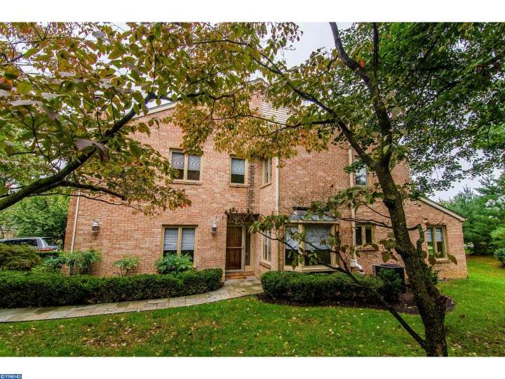 92 Amity Dr, Wayne, PA 19087 photo 1