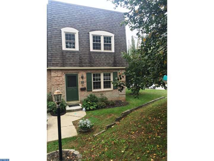 198 W Wayne Ave #4A, Wayne, PA 19087 photo 1