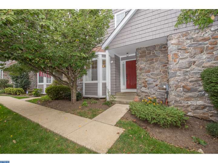 19 Lantern Ln, Chesterbrook, PA 19087 photo 1