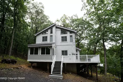 364 Brentwood Dr, Bushkill, PA 18324