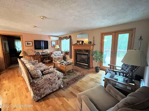 145 Ruffed Grouse Rd, Bushkill, PA 18324 photo 2