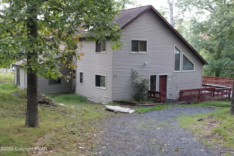 7117 N Hillbrow Ct, East Stroudsburg, PA 18302