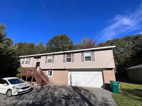 225 Greenbriar Cir, Tobyhanna, PA 18466