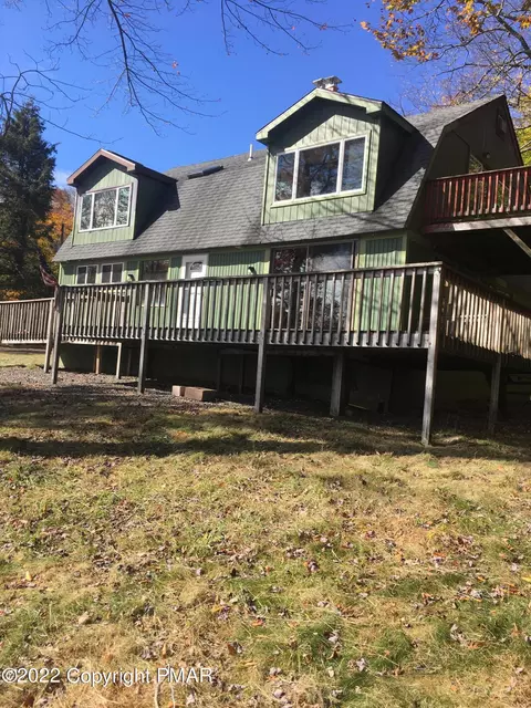 1031 Trout Ln, Gouldsboro, PA 18424