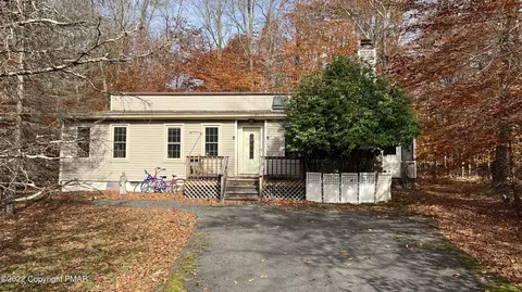 632 Maxatawny Dr, Pocono Lake, PA 18347