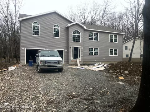 3127 Wintergreen Ln, Pocono Summit, PA 18346