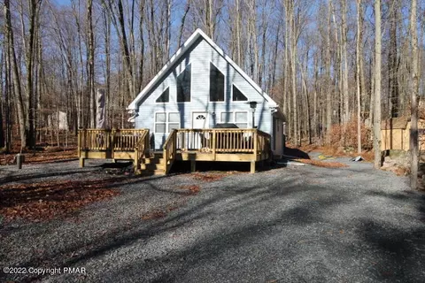 201 Wyalusing Dr, Pocono Lake, PA 18347