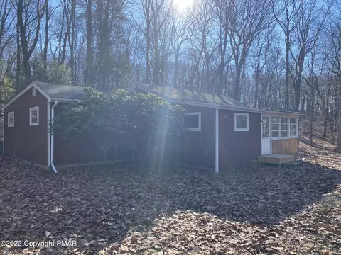 3927 Lois Ln, East Stroudsburg, PA 18302