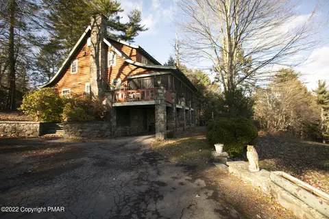 122 Squirrel Rd, Cresco, PA 18326