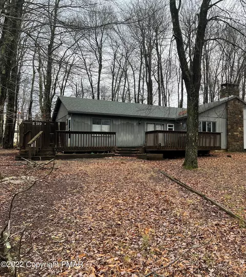 5133 Beach Side Dr, Tobyhanna, PA 18466