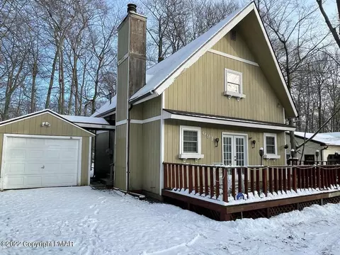 7165 Mountain Dr, Tobyhanna, PA 18466