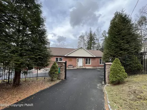 6207 N Deer Dr, East Stroudsburg, PA 18302