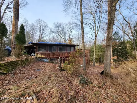 5208 S Mountain Top Dr, Saylorsburg, PA 18353