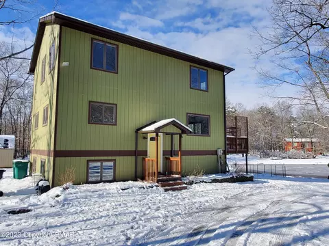203 Spruce Lake Dr, Milford, PA 18337