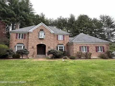 206 Overlook Dr, Stroudsburg, PA 18360