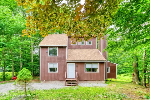 424 Northampton Rd, Tobyhanna, PA 18466