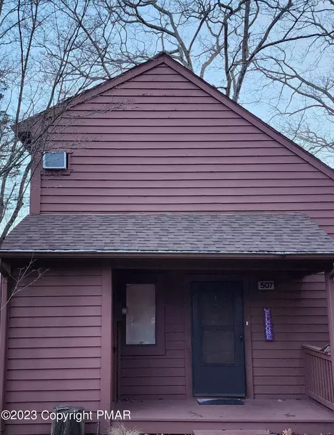 507 Wales Ct, Bushkill, PA 18324