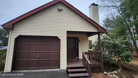 8 Country Glen Ln, Effort, PA 18330