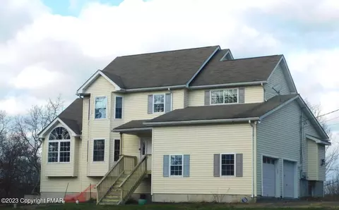3339 Bluebird Dr, Bushkill, PA 18324