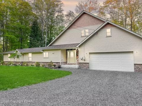 155 Comanche Trl, Pocono Lake, PA 18347