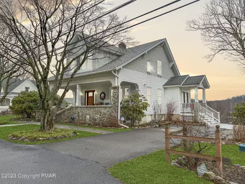 702 Delaware Ave, Portland, PA 18351
