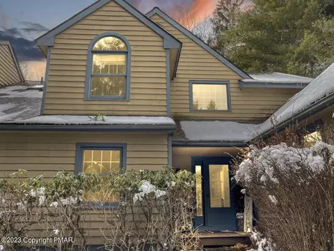 2163 Oak Hill Dr, Buck Hill Falls, PA 18323