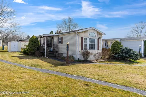 76 Juniper Ct, Bath, PA 18014