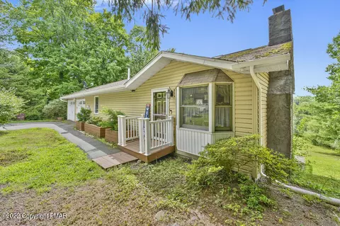 86 Lakeside Rd, White Haven, PA 18661