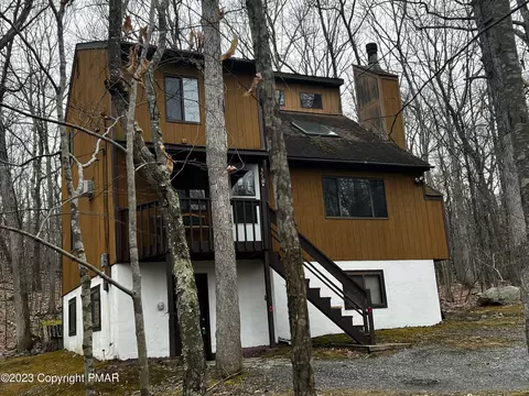 2222 Apley Ct, Bushkill, PA 18324