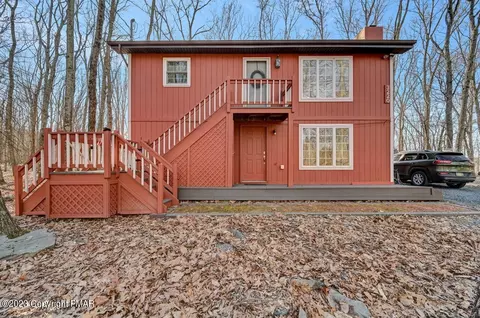 3220 Woodchip Ln, East Stroudsburg, PA 18301