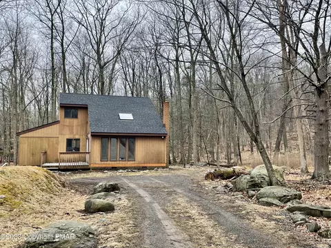 3187 Arctic Dr, East Stroudsburg, PA 18302