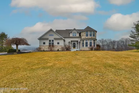 626 Kathleen Dr, Nazareth, PA 18064