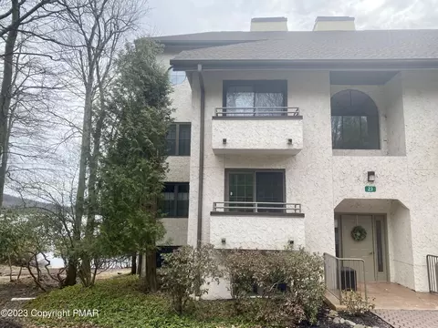 23101 Midlake Dr, Lake Harmony, PA 18624
