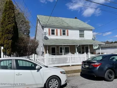 28 E Walter St, Summit Hill, PA 18250