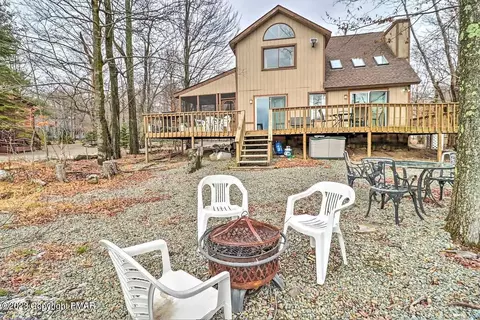 1495 Waterfront Dr, Tobyhanna, PA 18466
