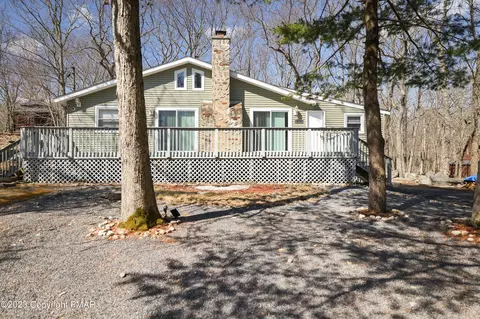 2114 Apley Dr, Bushkill, PA 18324
