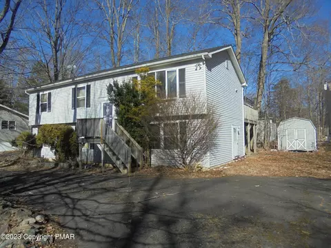 1171 Trapper Ln, Pocono Summit, PA 18346